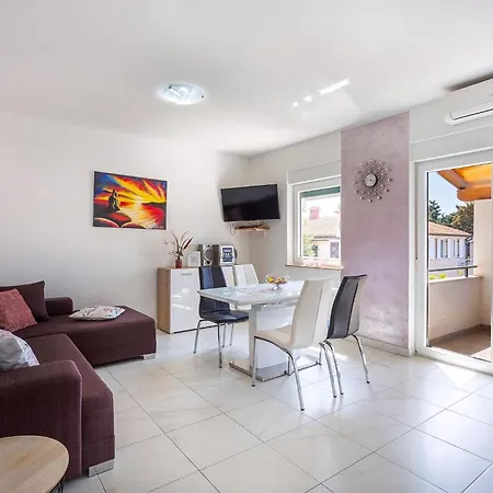 In Und Nah Am Apartamento Pula